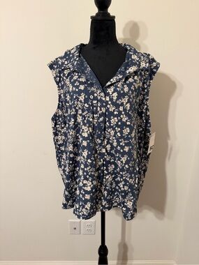 SO Navy Blue Sleeveless Floral Button-Front Blouse